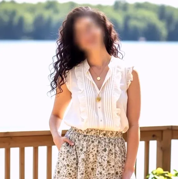 Amara, 36