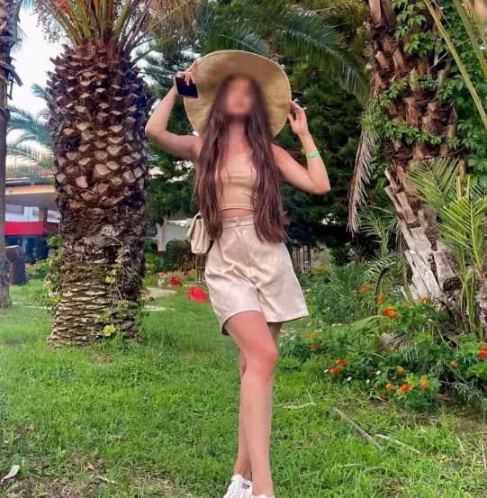 Amira, 23