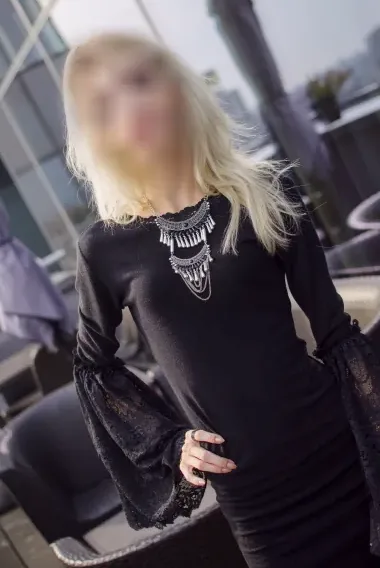 Amy, 25