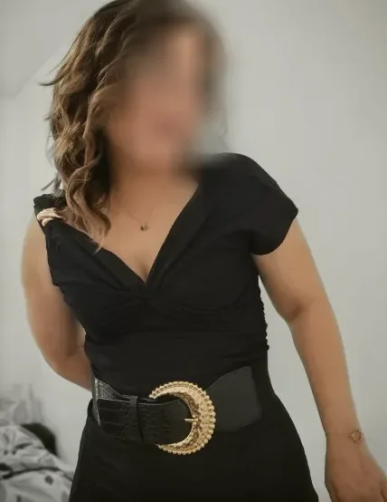 Carys, 38