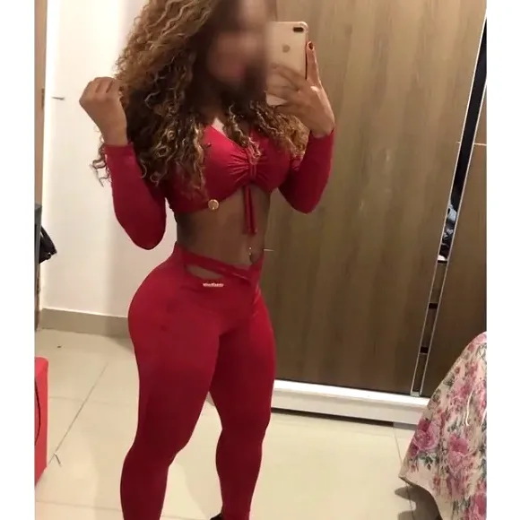 Chloe, 31