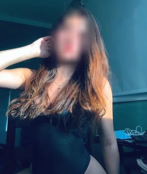 Isabelle, 32