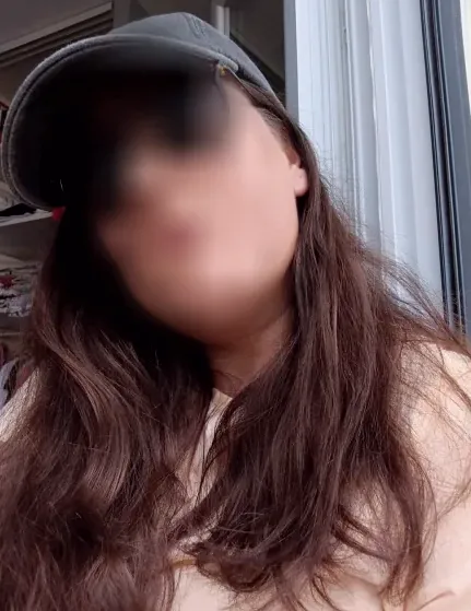 Lauren, 32