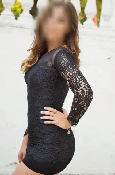 Nour, 28