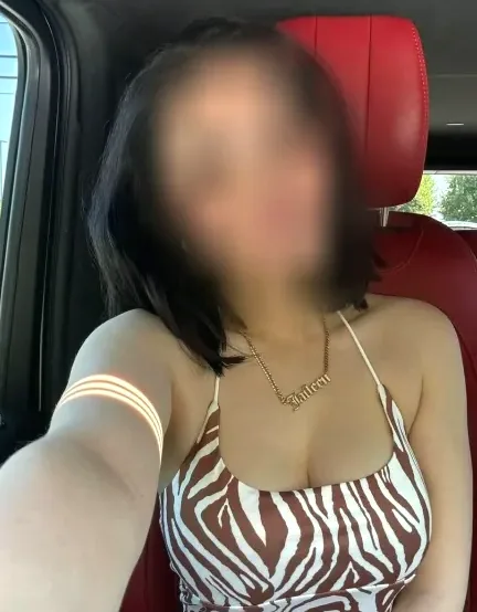 Rachel, 27