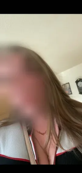 Sadia, 25