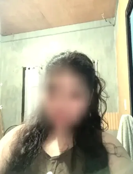 Zoe, 20